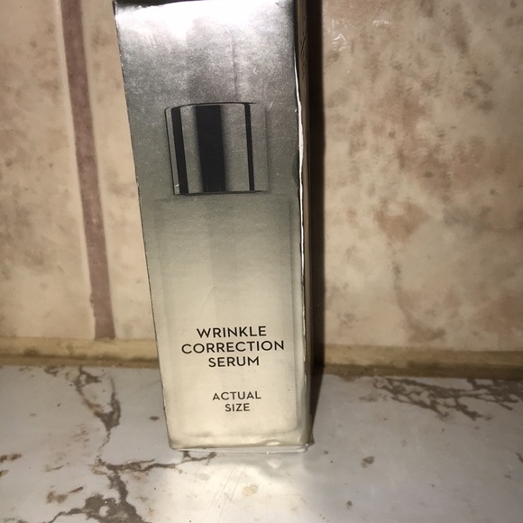 “OLAY WRINKLE CORRECTION SERUM” (new)! - Picture 2 of 7